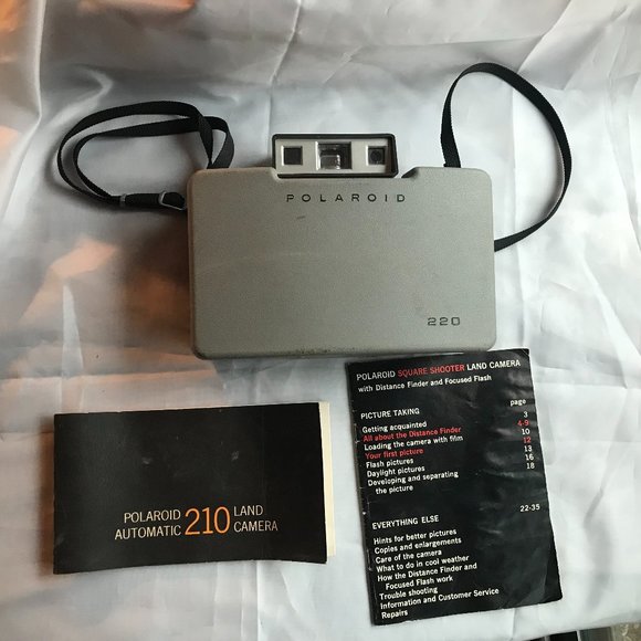 VINTAGE 1968 POLAROID 210 AUTOMATIC LAND CAMERA